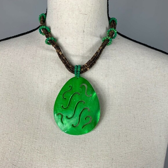 Handmade Tribal Islander Primitive Choker Beaded Painted Shell Pendant - Picture 5 of 6